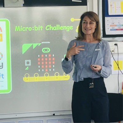 Emma Carralón Portrait of Emma Carralón presenting at a conference